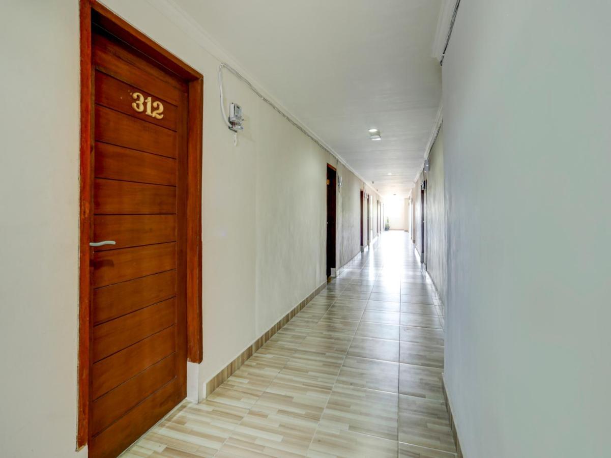 Oyo 3950 The Ratna Hotel Kuta Lombok Buitenkant foto