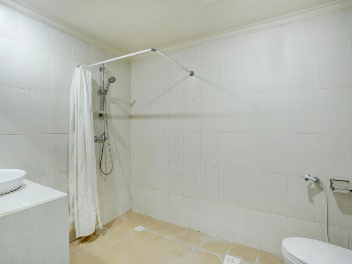 Oyo 3950 The Ratna Hotel Kuta Lombok Buitenkant foto