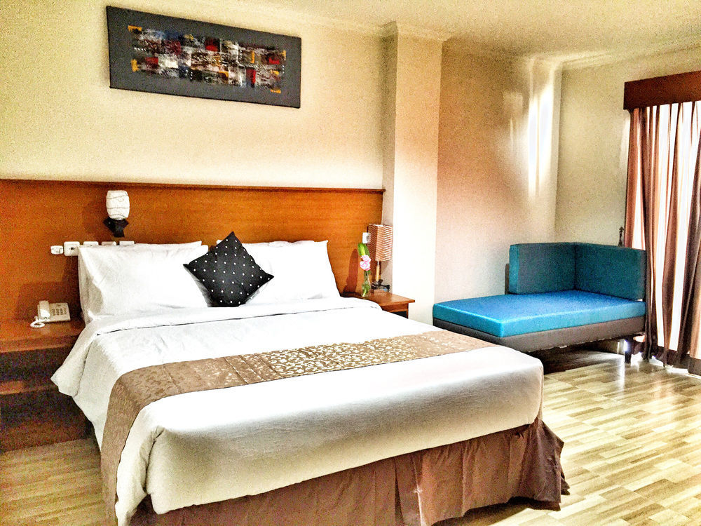 Oyo 3950 The Ratna Hotel Kuta Lombok Buitenkant foto