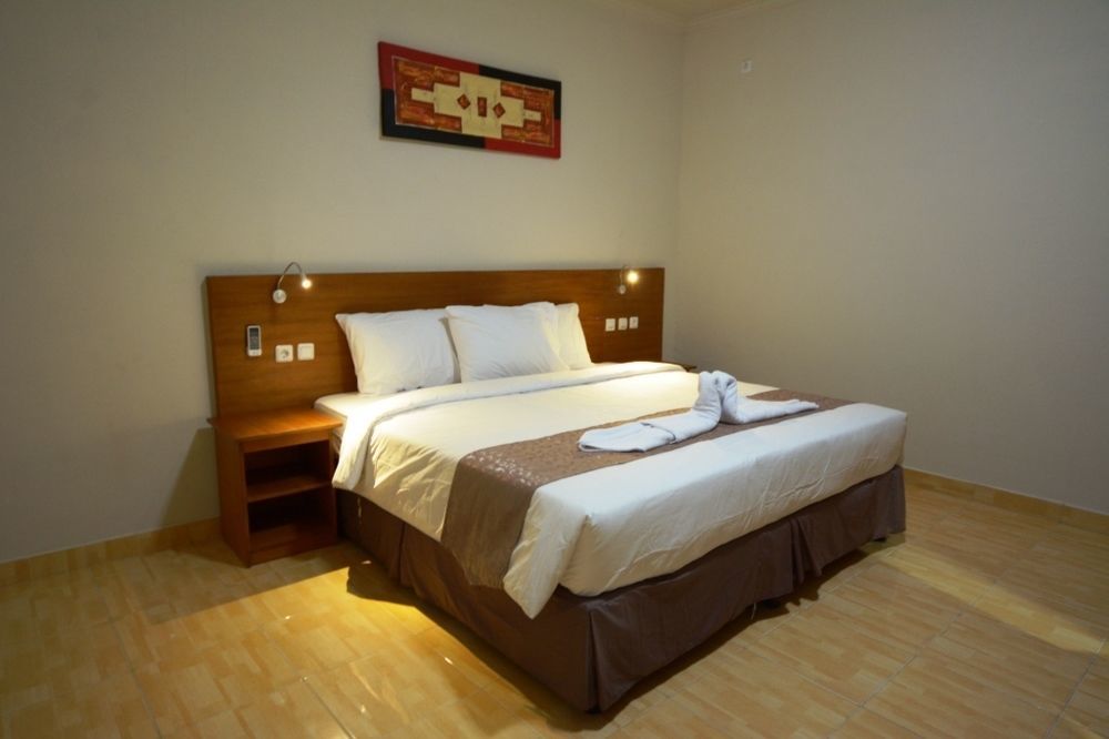 Oyo 3950 The Ratna Hotel Kuta Lombok Buitenkant foto