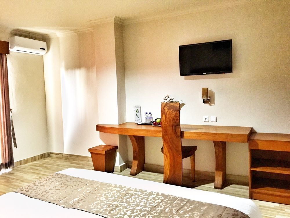Oyo 3950 The Ratna Hotel Kuta Lombok Buitenkant foto