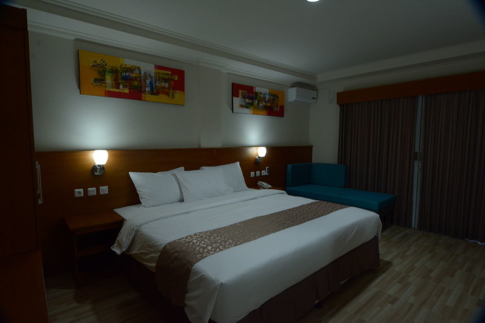 Oyo 3950 The Ratna Hotel Kuta Lombok Buitenkant foto